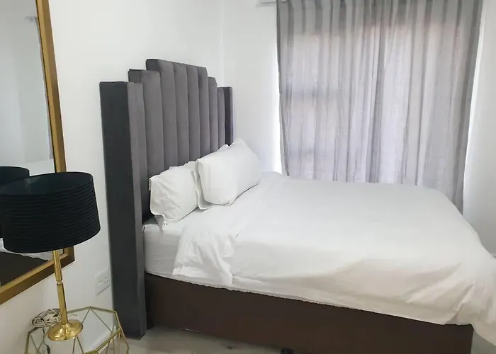 Sophiscated Upmarket One Bedroom Apartment